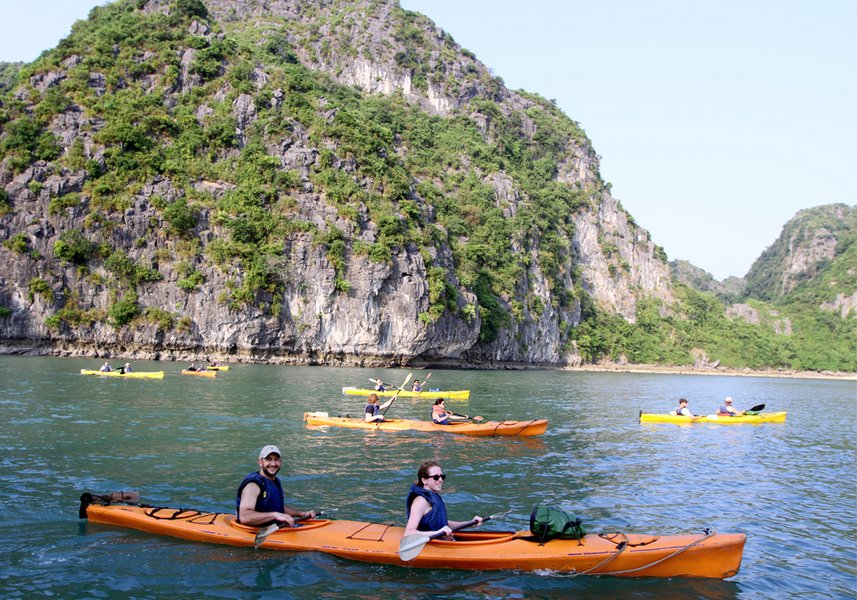 VIETNAM, Kayaking